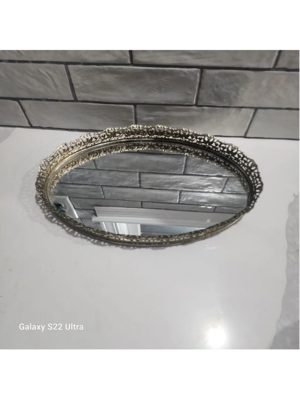 Unbranded vintage oval